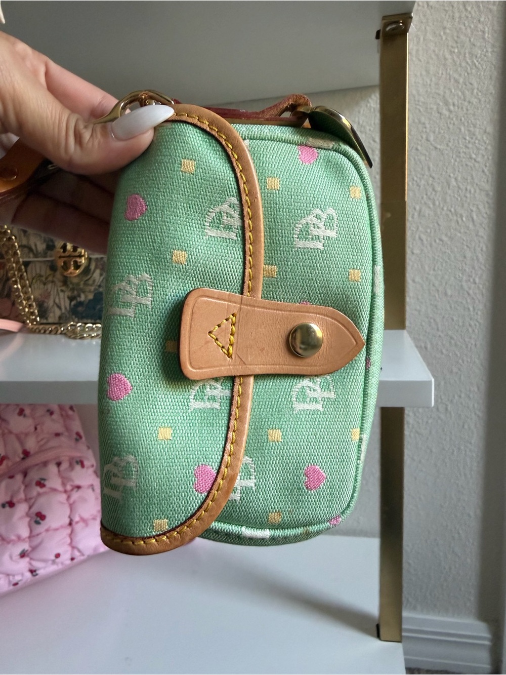 💚✨ Vintage Dooney & Bourke Y2K Monogram Wristlet Pouch ✨💚  Pink Hearts bag purse - Picture 10 of 14